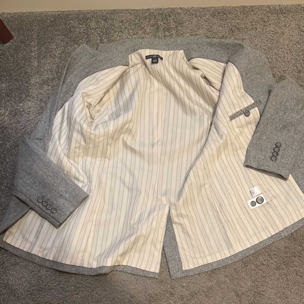 Gray Women's Blazer - Gap - Size 8 - Picture 3 of 5